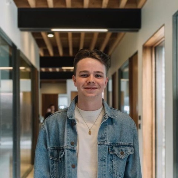 Meet your Posher, Nick - Picture 1 of 1